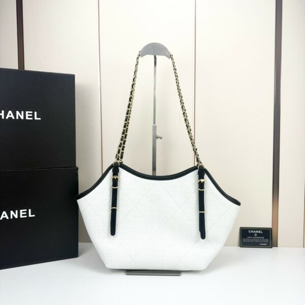 Chic Charm CN Handbag 8818