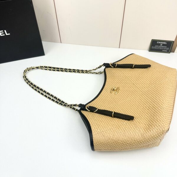 Chic Charm CN Handbag 8818