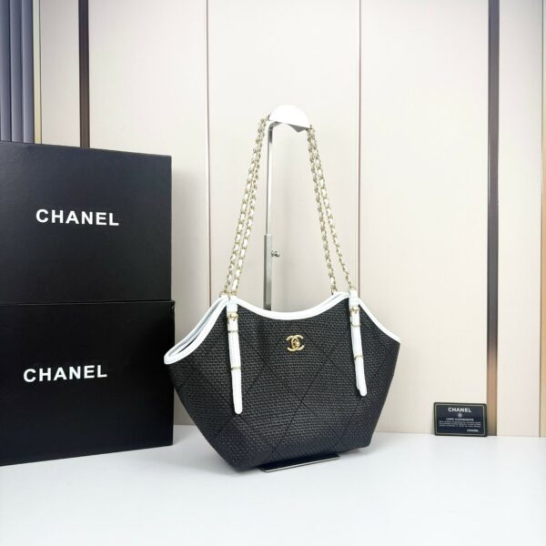 Chic Charm CN Handbag 8818