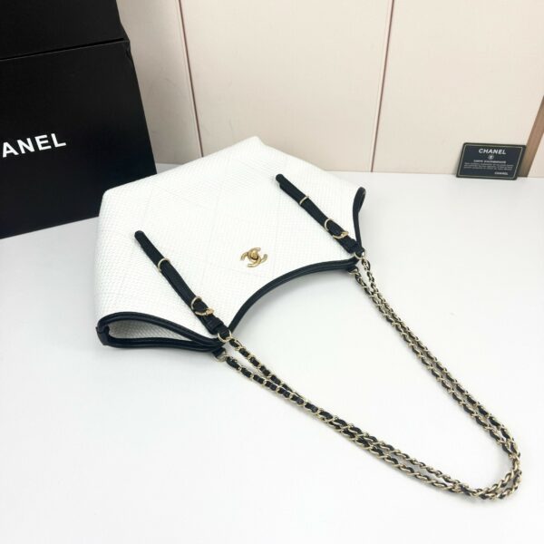 Chic Charm CN Handbag 8818