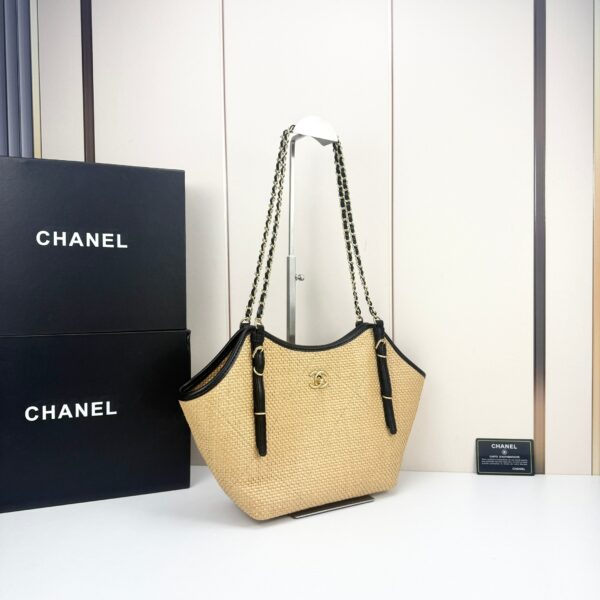 Chic Charm CN Handbag 8818