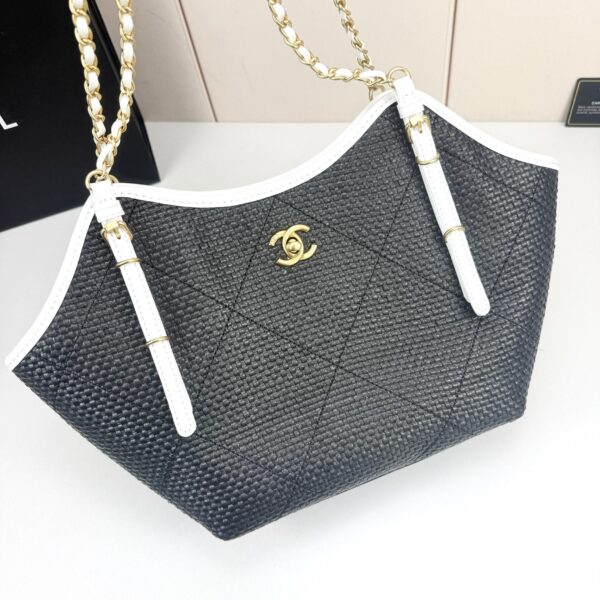 Chic Charm CN Handbag 8818