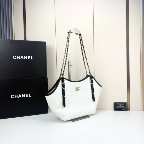 Chic Charm CN Handbag 8818