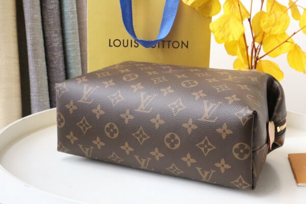 LV Cosmetic Pouch GM Monogram Canvas for Women M46458 LV Cosmetic Pouch GM Monogram Canvas for Women M46458