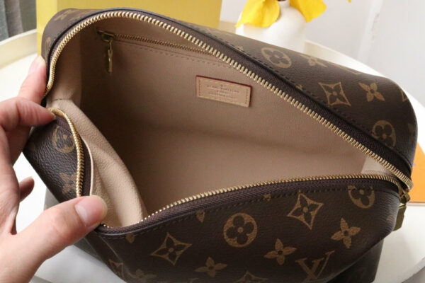 LV Cosmetic Pouch GM Monogram Canvas for Women M46458 LV Cosmetic Pouch GM Monogram Canvas for Women M46458