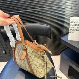 New Collection Fashion GG Emblem Handbag C2301250