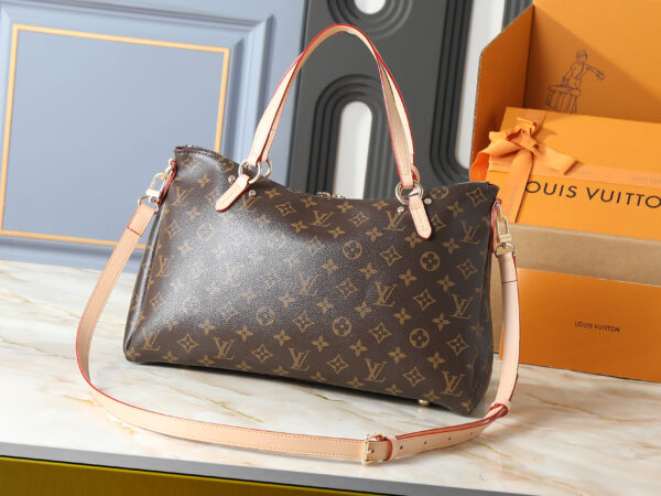 Chic Charm LV Handbag M40022