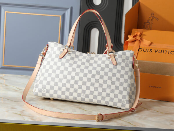 Chic Charm LV Handbag M40022