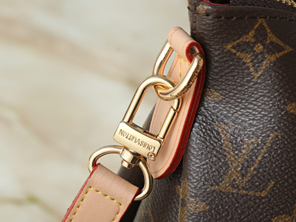 Chic Charm LV Handbag M40022