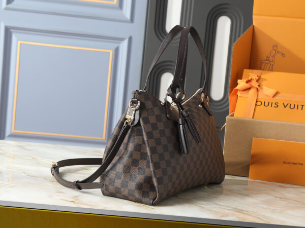 Chic Charm LV Handbag M40022