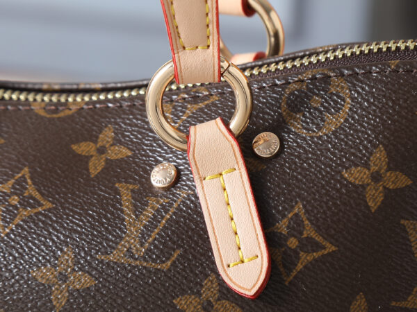 Chic Charm LV Handbag M40022