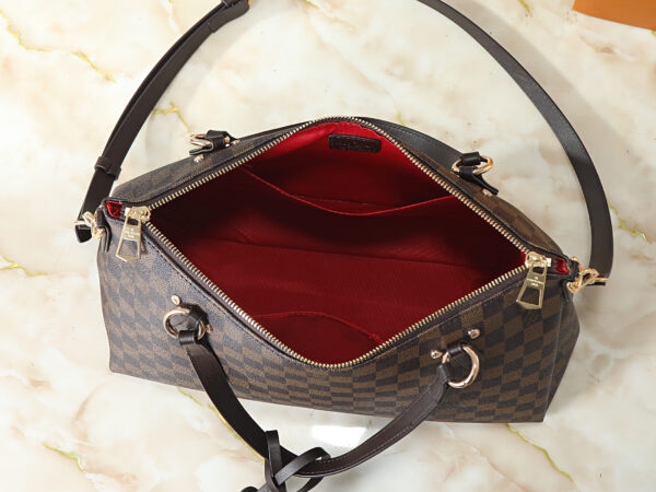Chic Charm LV Handbag M40022