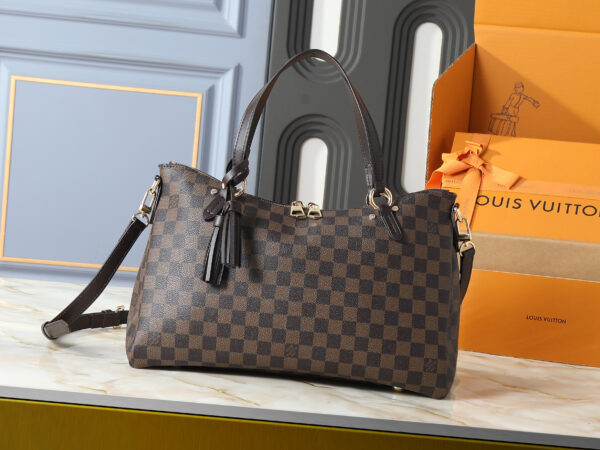 Chic Charm LV Handbag M40022