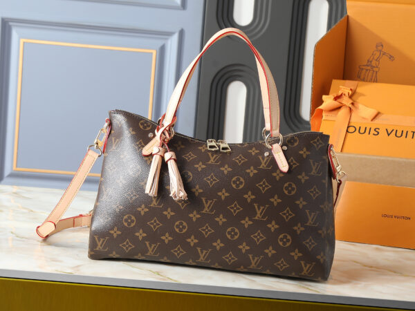 Chic Charm LV Handbag M40022
