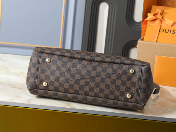Chic Charm LV Handbag M40022