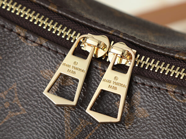 Chic Charm LV Handbag M40022