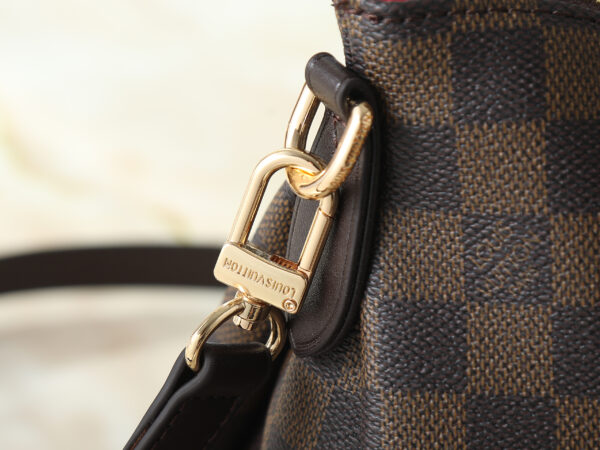 Chic Charm LV Handbag M40022