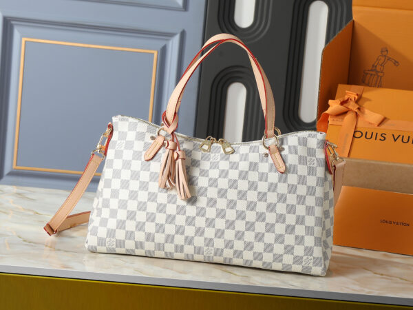 Chic Charm LV Handbag M40022