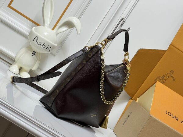 Chic Charm LV Handbag M29195