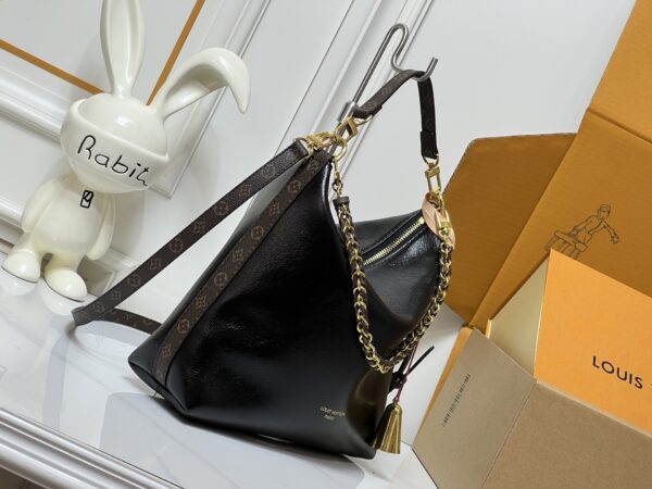 Chic Charm LV Handbag M29195