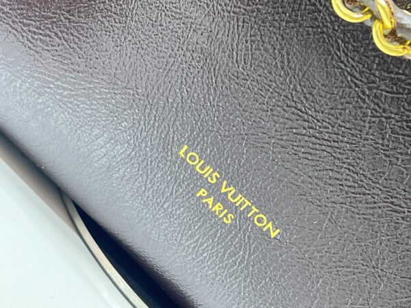 Chic Charm LV Handbag M29195