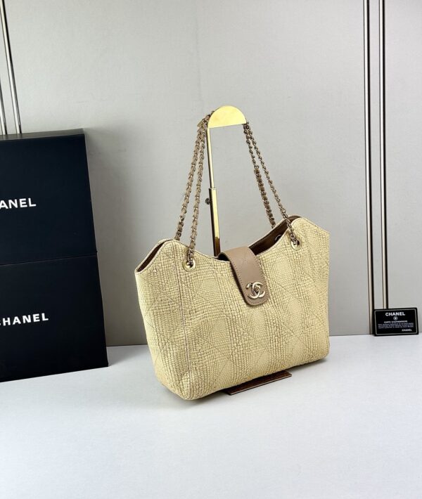 Chic Charm CN Handbag 6615