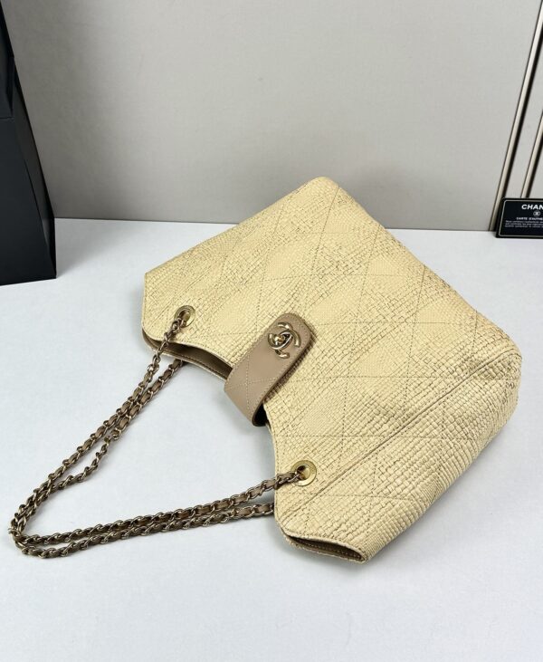 Chic Charm CN Handbag 6615