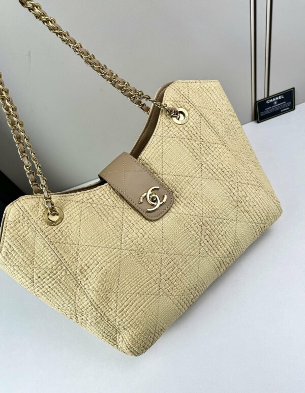 Chic Charm CN Handbag 6615