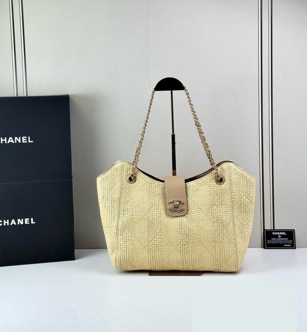 Chic Charm CN Handbag 6615