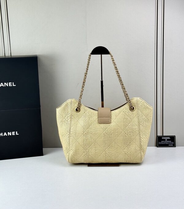 Chic Charm CN Handbag 6615
