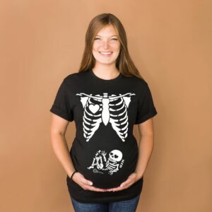 Baby Skeleton Halloween Pregnancy Announcement Shirt Reveal Maternity New Mommy T-Shirt
