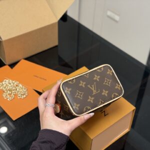 LV Flight Mode Micro Vanity Case 2 8f084afe