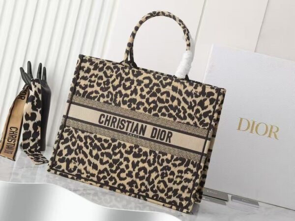 DO Large Canvas Leopard Mizza Book Tote
