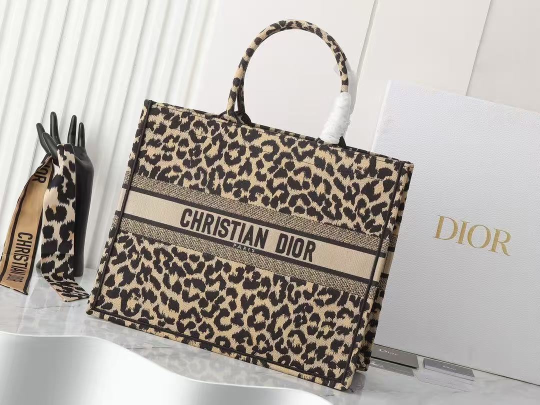 DO Large Canvas Leopard Mizza Book Tote DO Large Canvas Leopard Mizza Book Tote