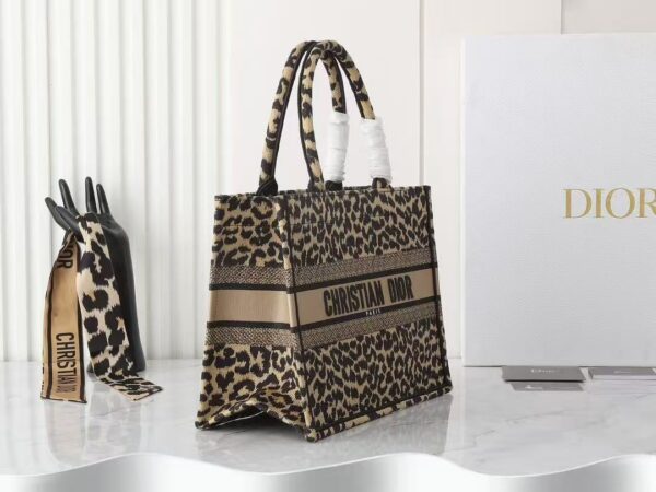 DO Large Canvas Leopard Mizza Book Tote