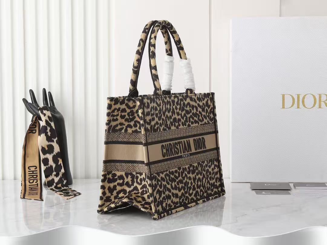 DO Large Canvas Leopard Mizza Book Tote DO Large Canvas Leopard Mizza Book Tote
