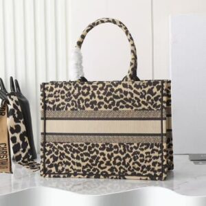 DO Large Canvas Leopard Mizza Book Tote 2 20260506 142436