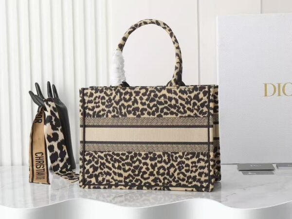DO Large Canvas Leopard Mizza Book Tote