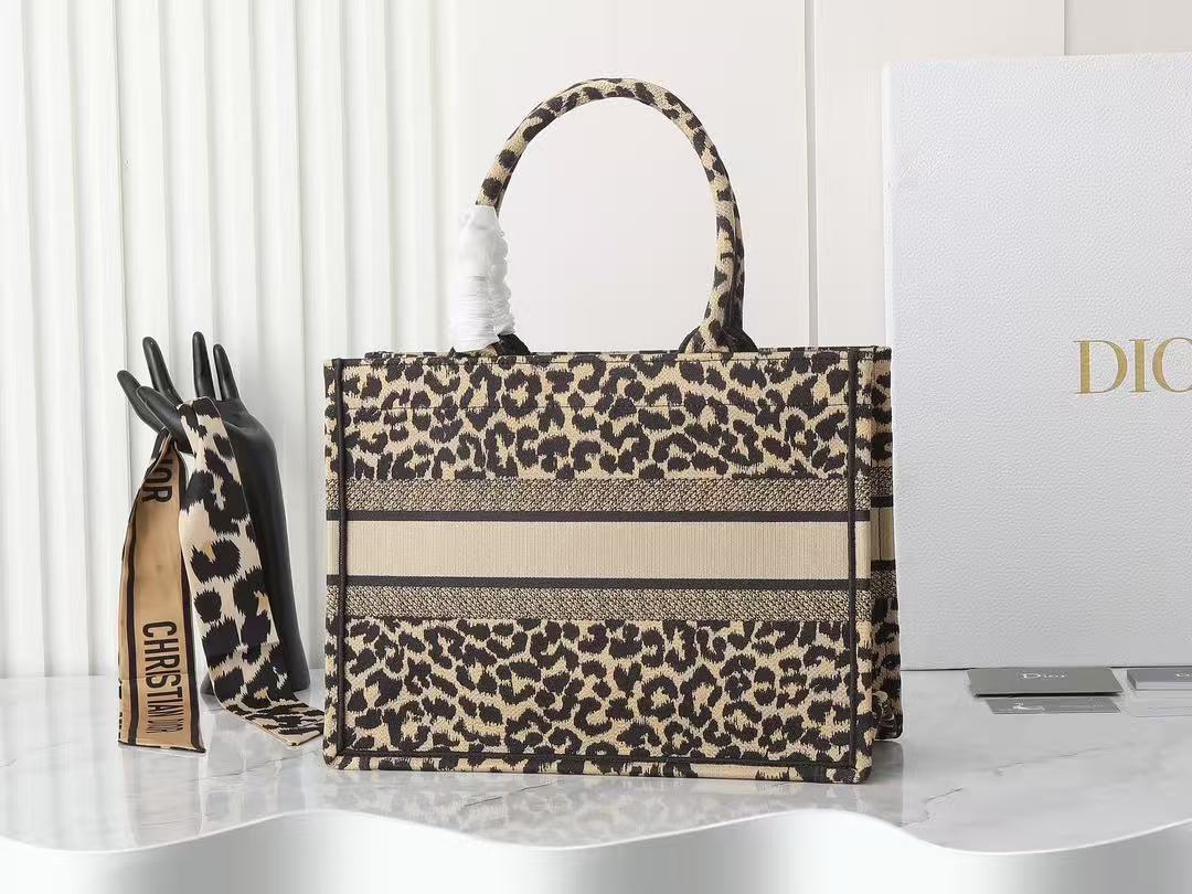 DO Large Canvas Leopard Mizza Book Tote DO Large Canvas Leopard Mizza Book Tote
