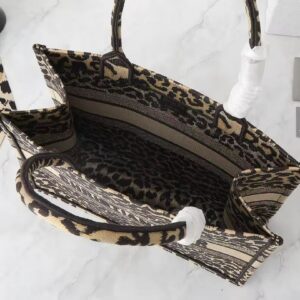 DO Large Canvas Leopard Mizza Book Tote 3 20260506 142440