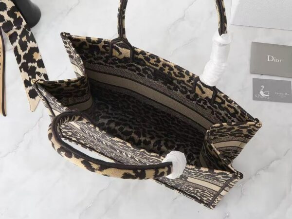 DO Large Canvas Leopard Mizza Book Tote