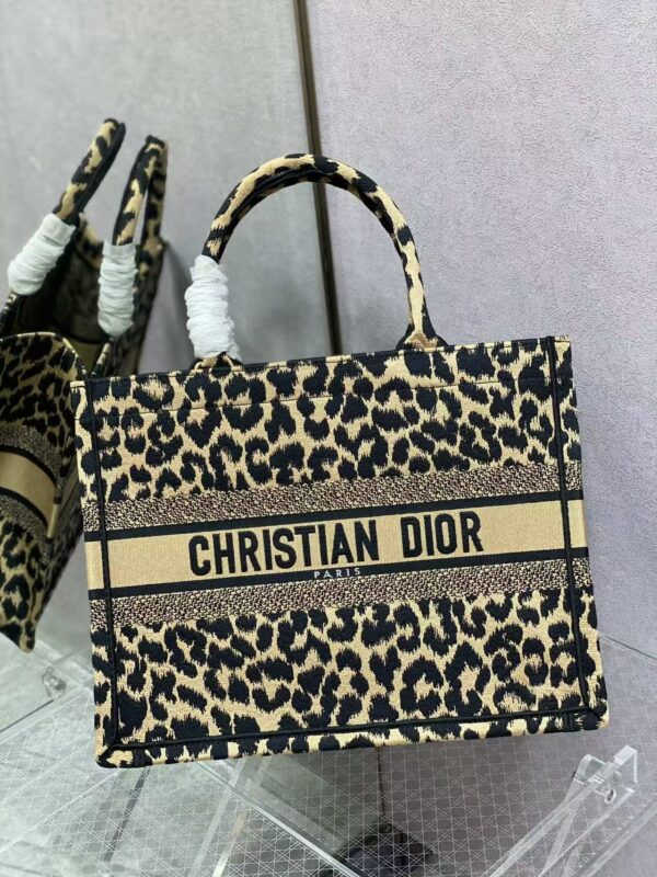 DO Medium Canvas Leopard Mizza Book Tote DO Medium Canvas Leopard Mizza Book Tote