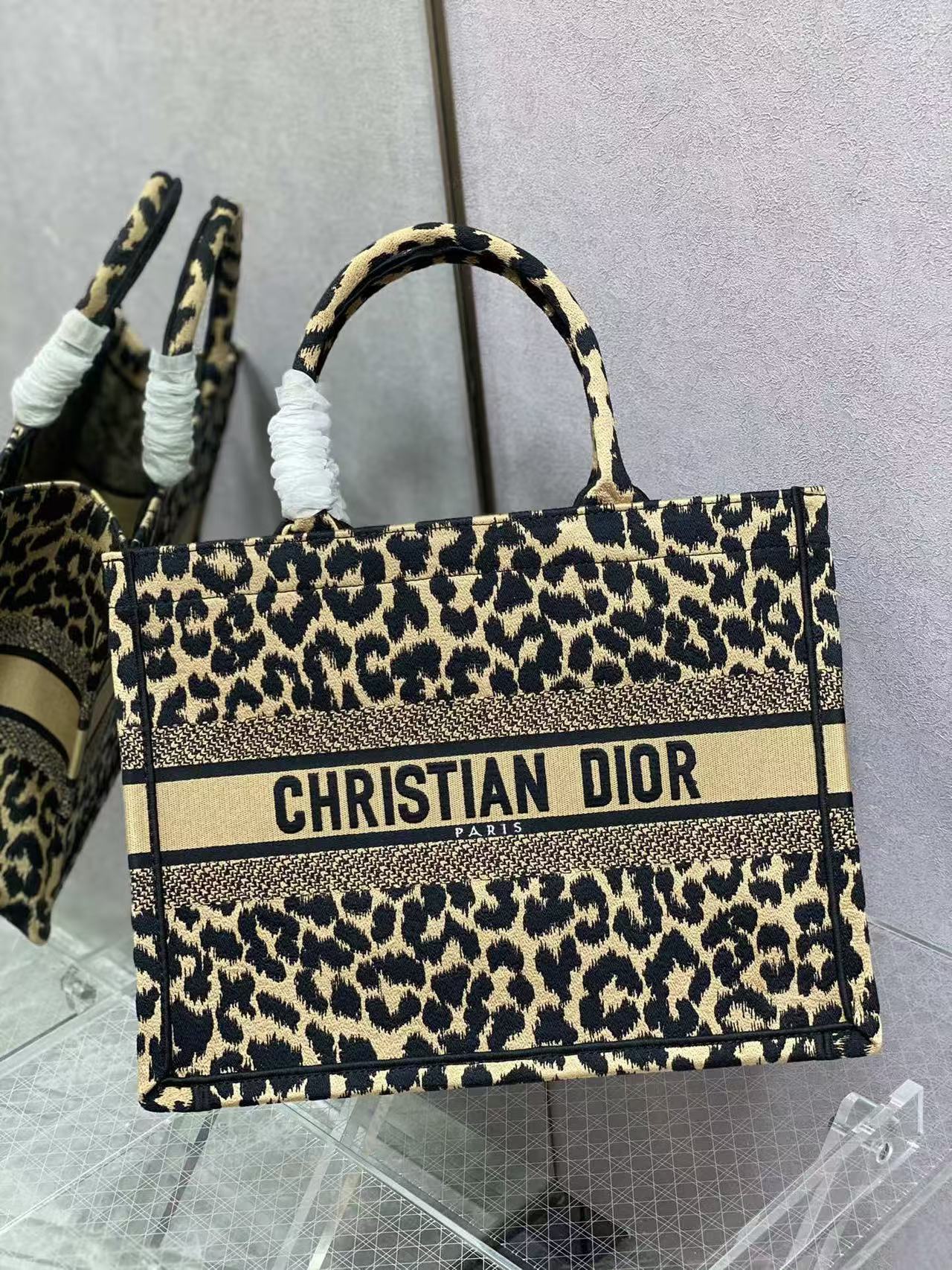 DO Medium Canvas Leopard Mizza Book Tote DO Medium Canvas Leopard Mizza Book Tote