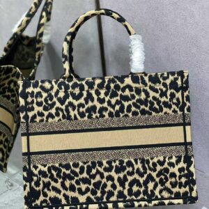 DO Medium Canvas Leopard Mizza Book Tote 2 20260506 142909