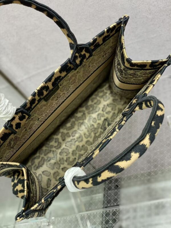 DO Medium Canvas Leopard Mizza Book Tote DO Medium Canvas Leopard Mizza Book Tote