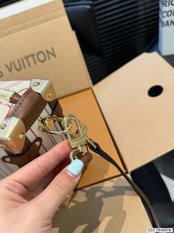 LV Flight Mode Side Trunk LV Flight Mode Side Trunk