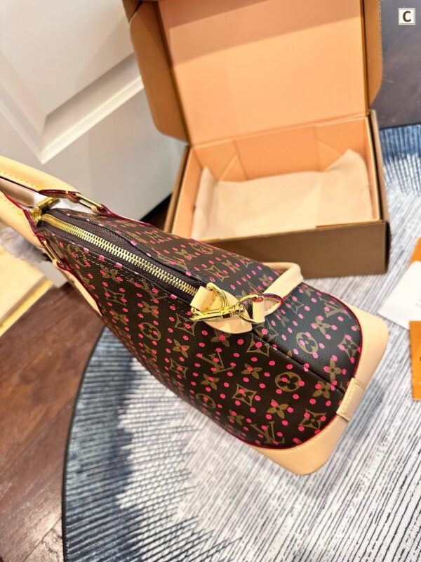 Stylish Fashion Carry LV Handbag LV265171