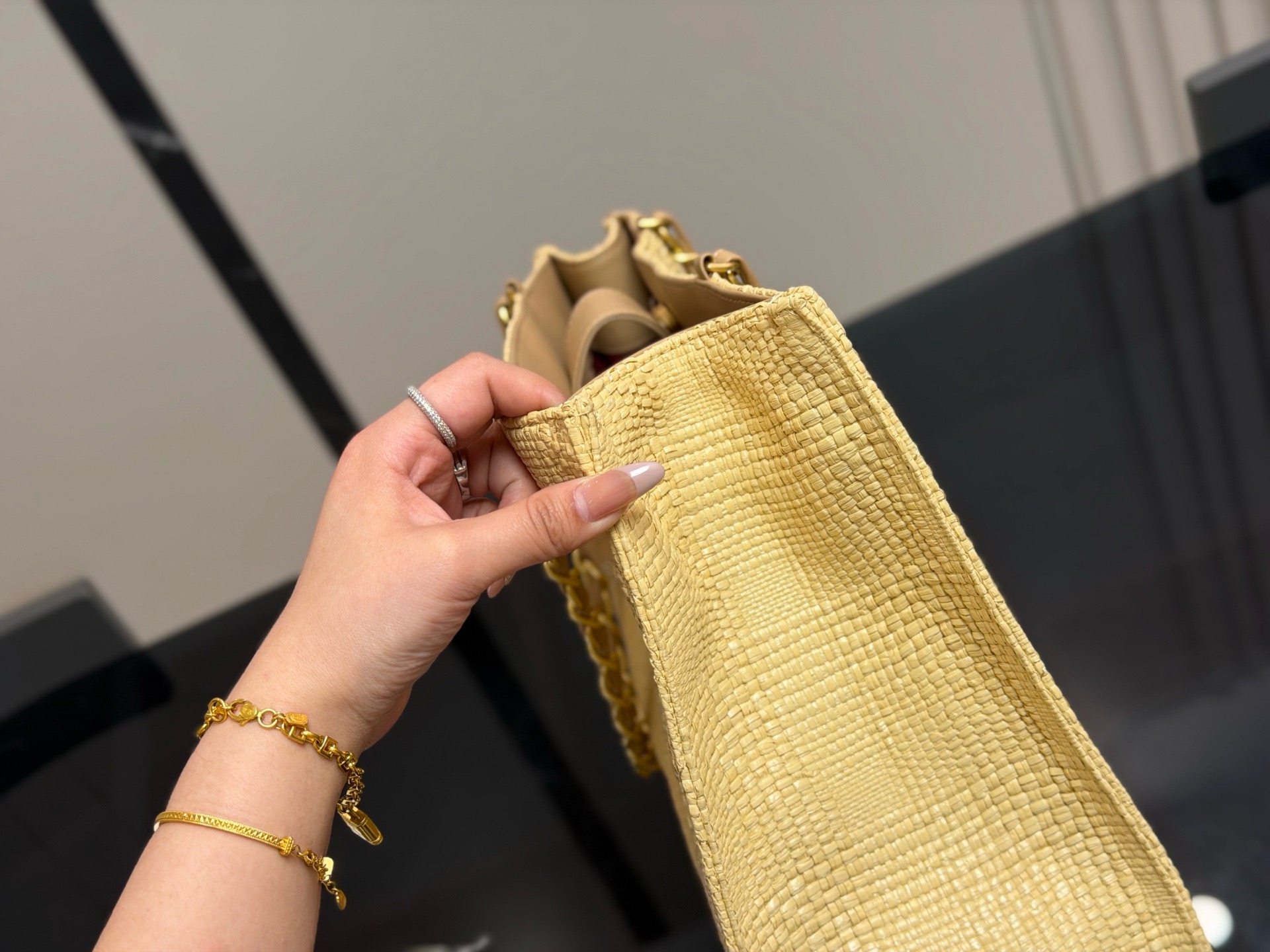 Stylish Fashion Carry CN Handbag CC265131 Stylish Fashion Carry CN Handbag CC265131