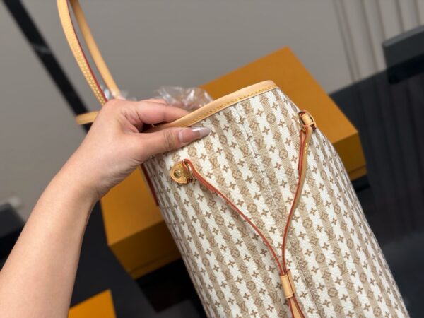 LV Resort Neverfull MM LV26518