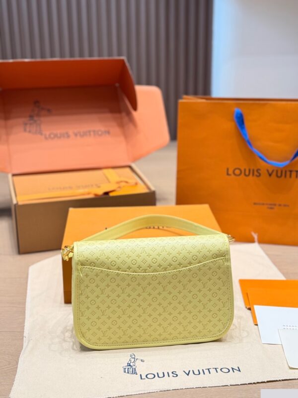 LV Resort Diane C2301500